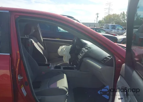 2011 Toyota Camry Se z USA, uszkodzony, nr VIN 4T1BF3EK9BU733397